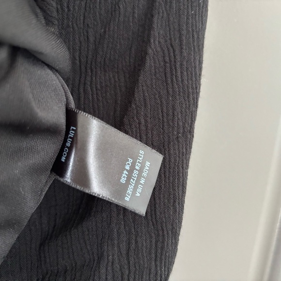 Lulu’s Festival Day Black Lace Off-the-Shoulder Long Sleeved Crop Top Size M - Picture 10 of 10